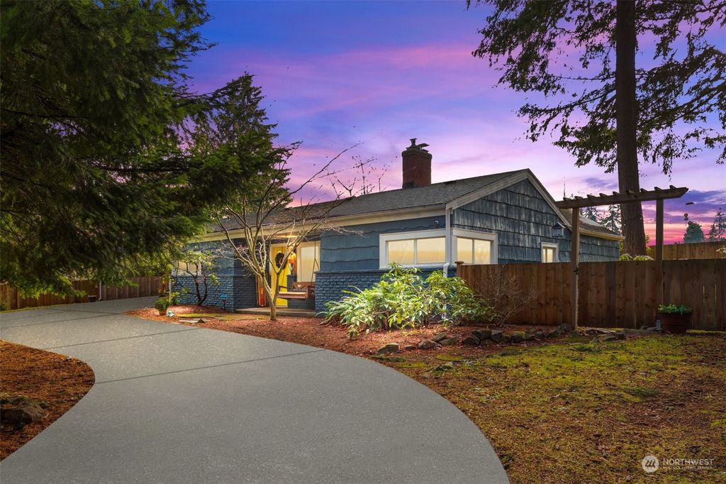 Photo of 1235 NE 130th Street, Seattle, WA 98125 (MLS # 2314411)