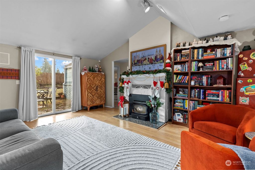 Photo of 1235 NE 130th Street, Seattle, WA 98125 (MLS # 2314411)