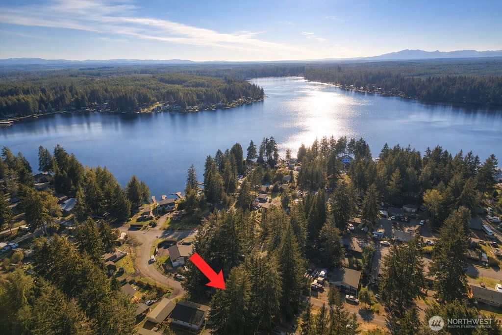 Photo of 90 E Lakeview Drive, Shelton, WA 98584 (MLS # 2505550)