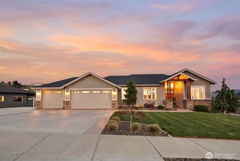Photo of 850 Autumn Crest Drive, Wenatchee, WA 98801 (MLS # 2515004)