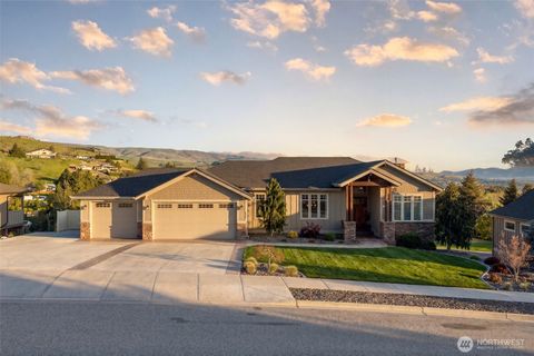 Photo of 850 Autumn Crest Drive, Wenatchee, WA 98801 (MLS # 2515004)