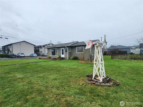 Photo of 117 J Street, Cosmopolis, WA 98537 (MLS # 2495093)