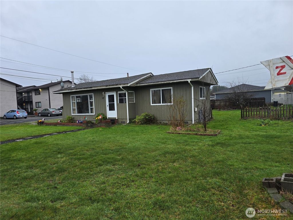 Photo of 117 J Street, Cosmopolis, WA 98537 (MLS # 2495093)
