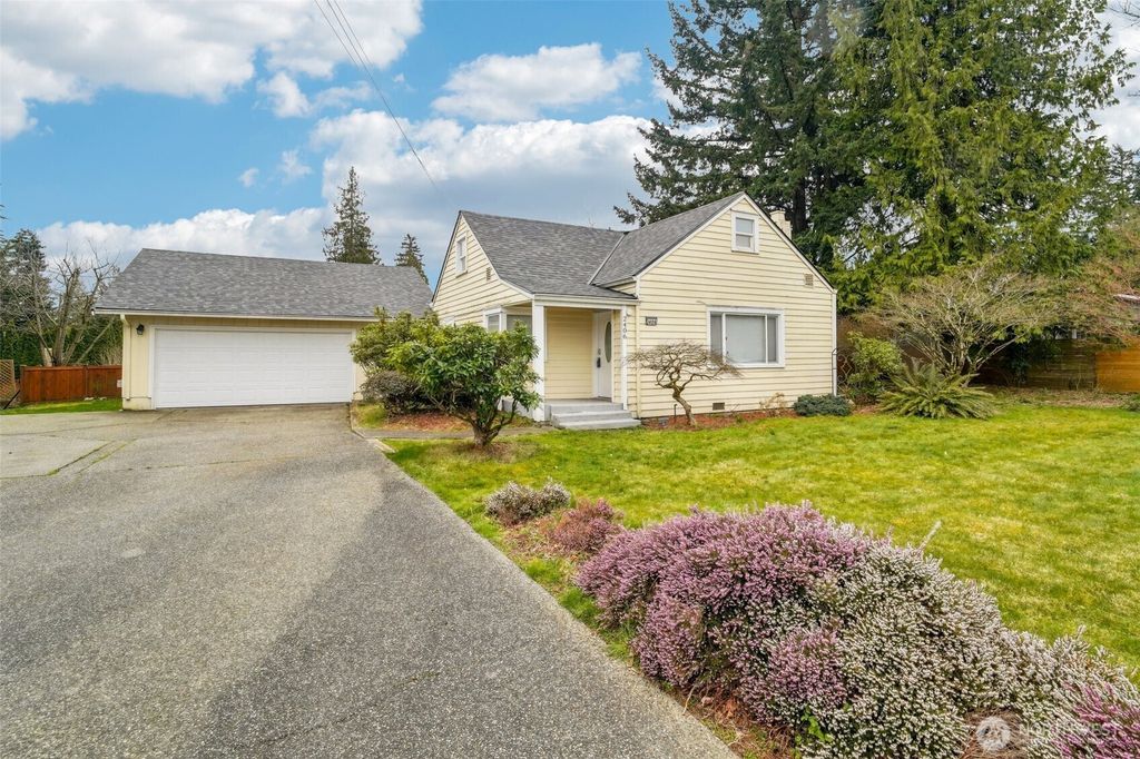 Photo of 2406 100th Street SE, Everett, WA 98208 (MLS # 2419321)