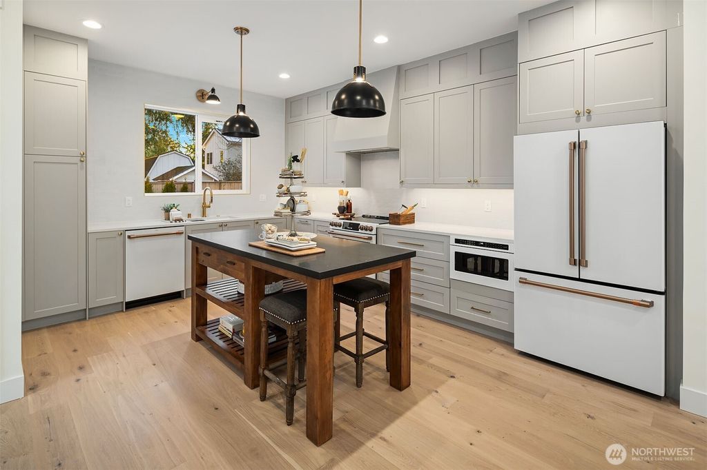 Photo of 12845 NE 113th Street, Kirkland, WA 98033 (MLS # 2369131)