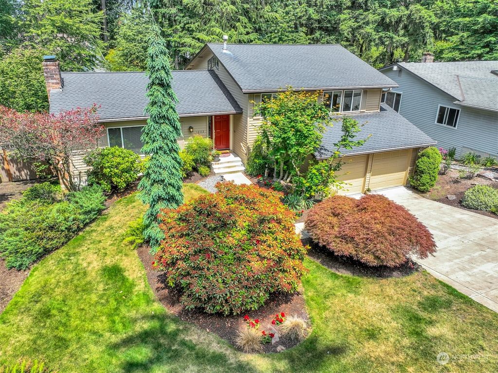 Photo of 12112 NE 68th Place, Kirkland, WA 98033 (MLS # 2131167)