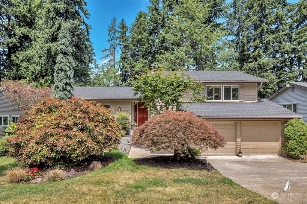 Photo of 12112 NE 68th Place, Kirkland, WA 98033 (MLS # 2131167)