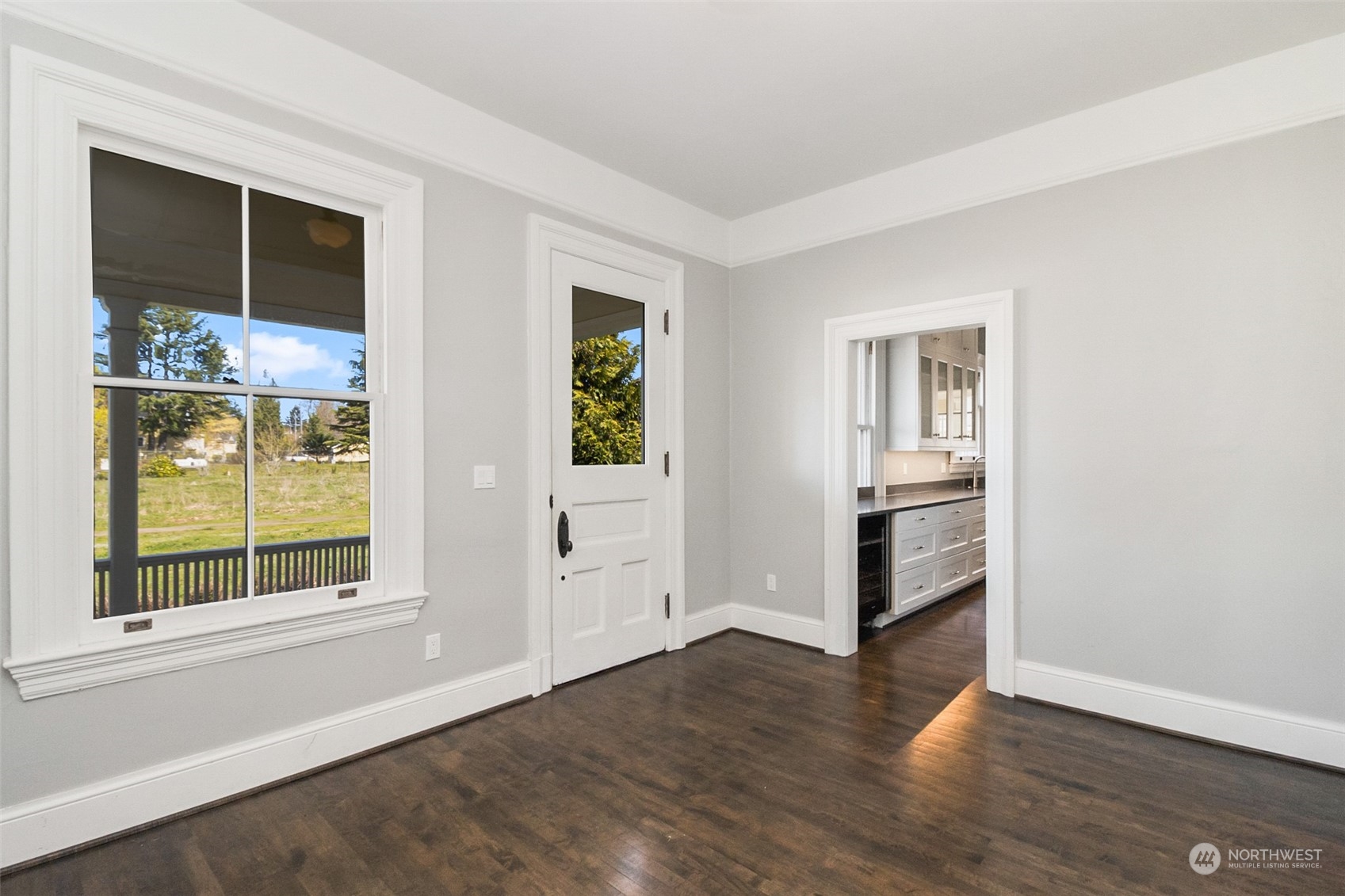 Seattle, Washington 98199, United States, 5 Bedrooms Bedrooms, ,4 BathroomsBathrooms,Residential,Active,60106