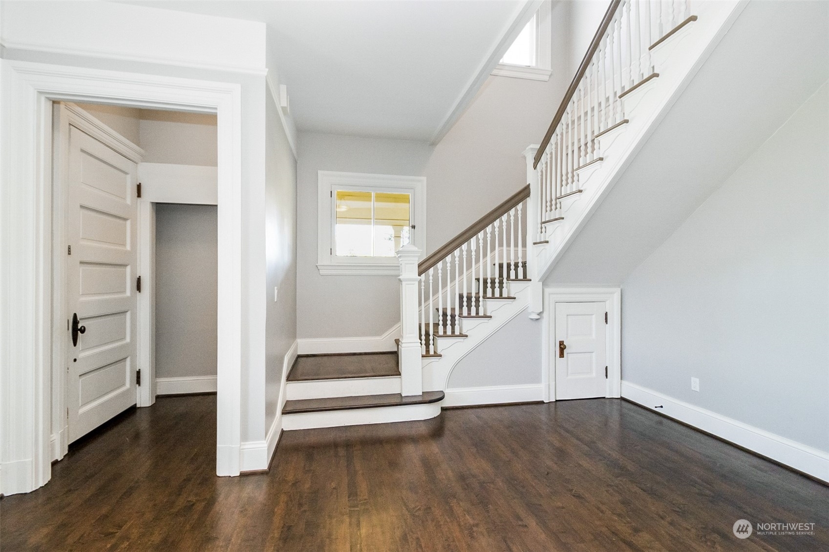 Seattle, Washington 98199, United States, 5 Bedrooms Bedrooms, ,4 BathroomsBathrooms,Residential,Active,60106