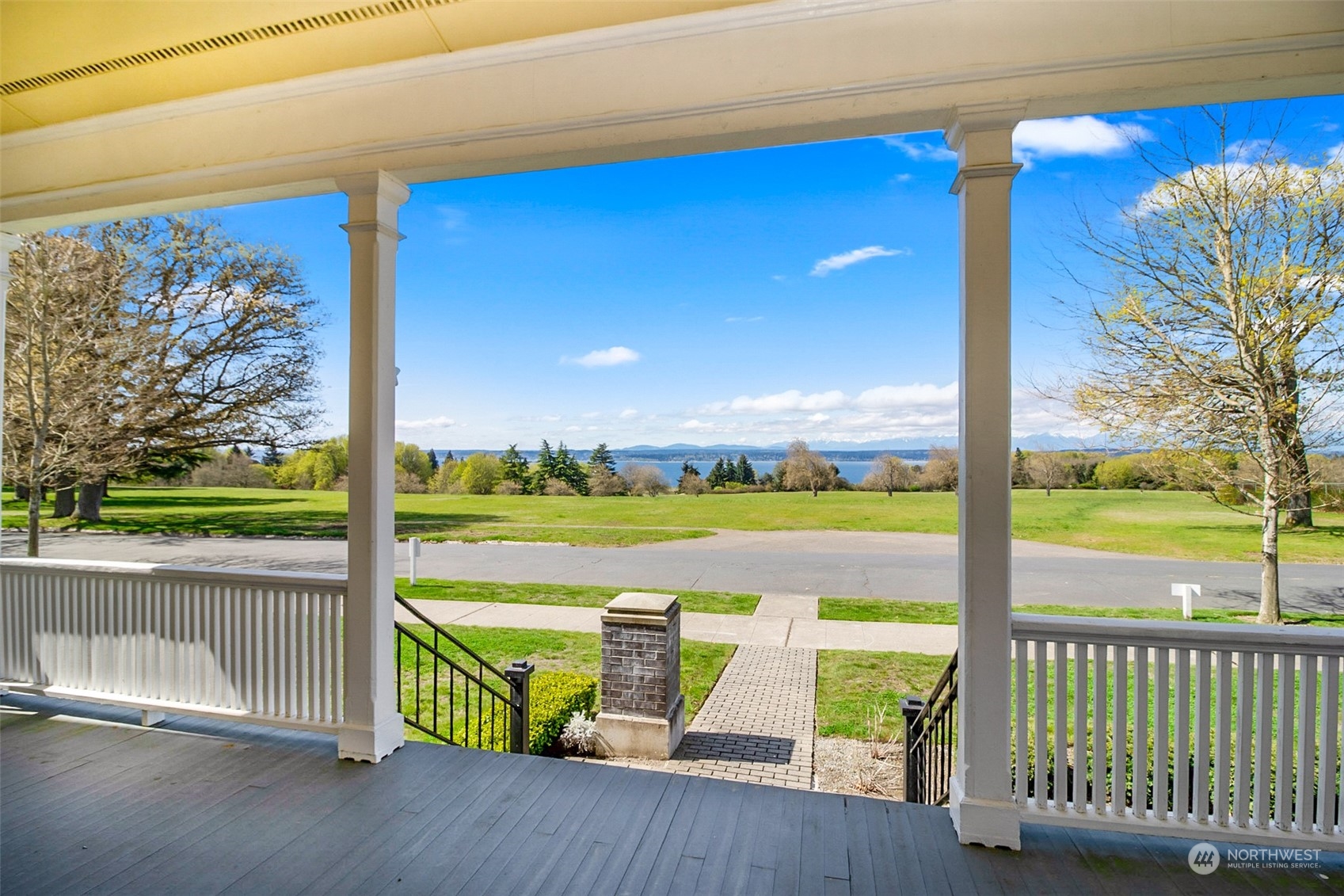 Seattle, Washington 98199, United States, 5 Bedrooms Bedrooms, ,4 BathroomsBathrooms,Residential,Active,60106