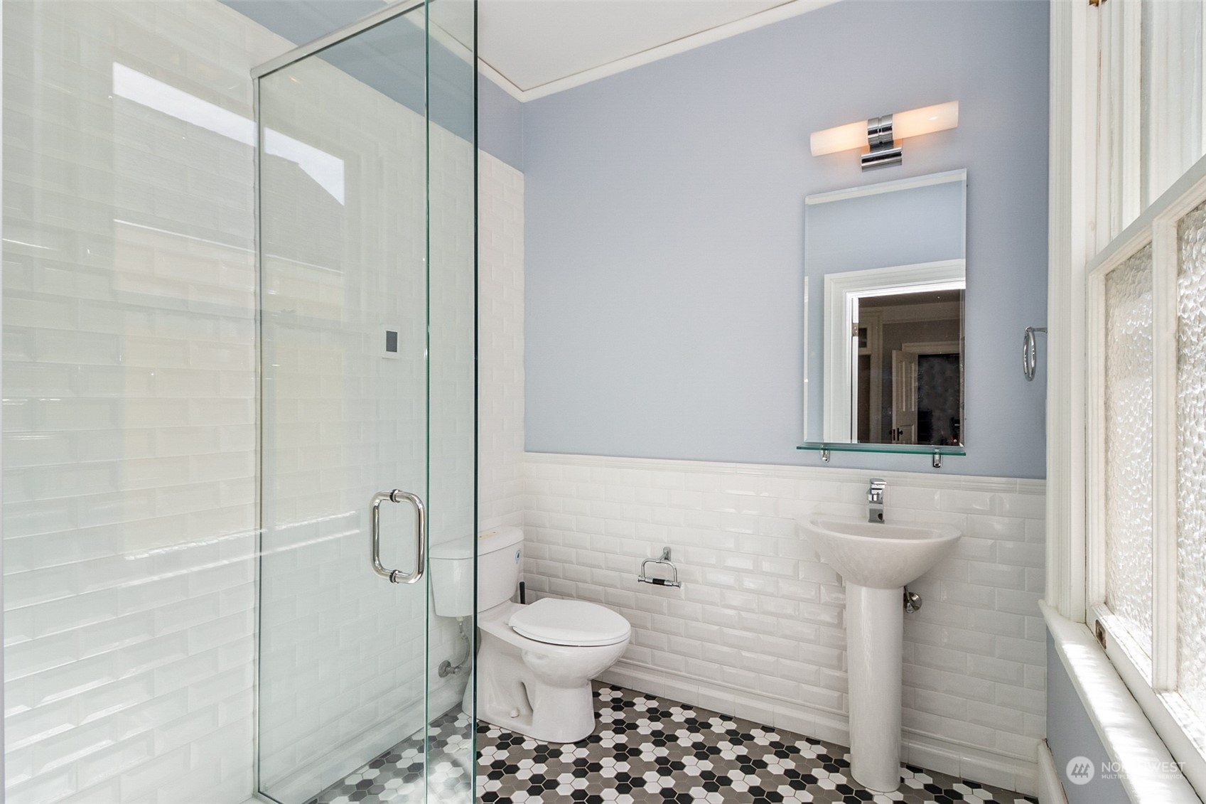 Seattle, Washington 98199, United States, 5 Bedrooms Bedrooms, ,4 BathroomsBathrooms,Residential,Active,60106