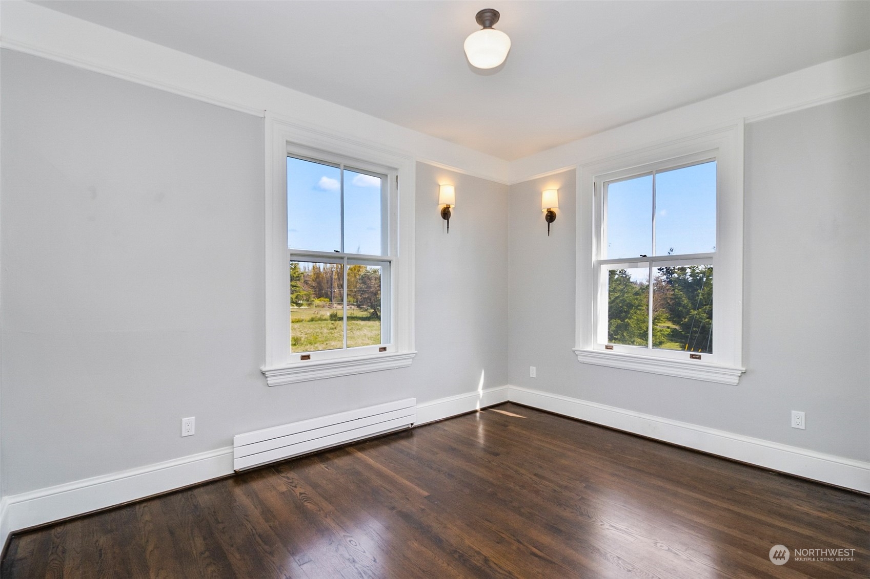 Seattle, Washington 98199, United States, 5 Bedrooms Bedrooms, ,4 BathroomsBathrooms,Residential,Active,60106