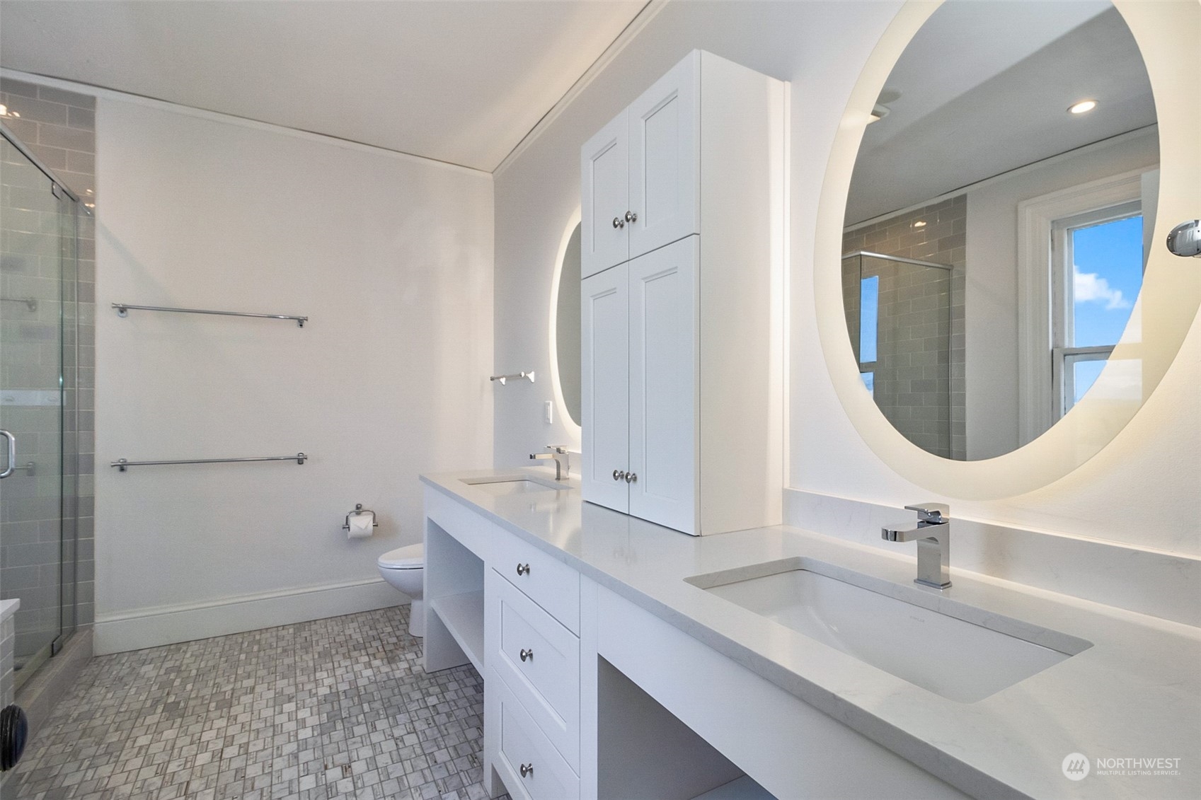 Seattle, Washington 98199, United States, 5 Bedrooms Bedrooms, ,4 BathroomsBathrooms,Residential,Active,60106