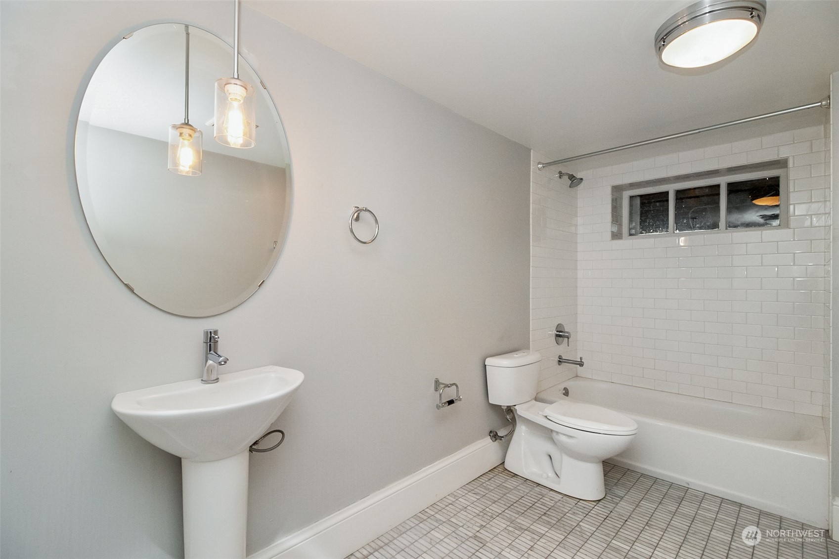 Seattle, Washington 98199, United States, 5 Bedrooms Bedrooms, ,4 BathroomsBathrooms,Residential,Active,60106