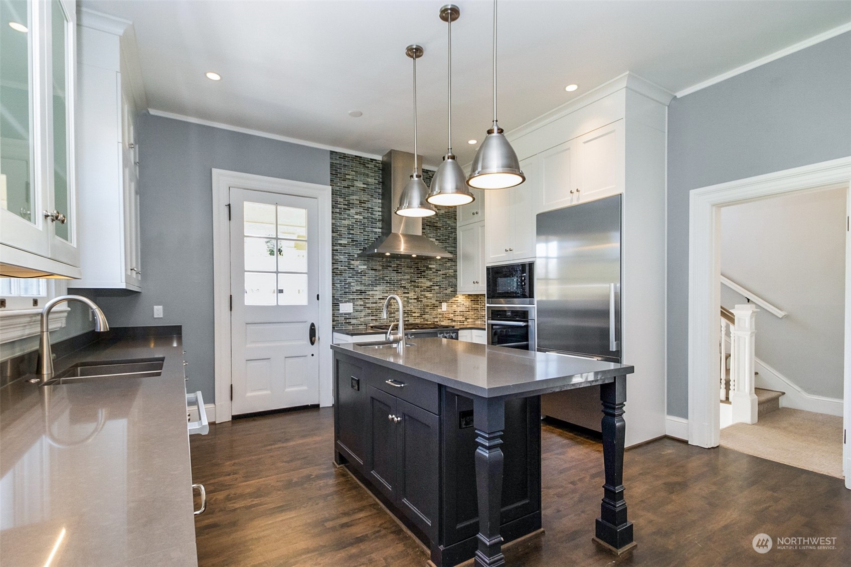 Seattle, Washington 98199, United States, 5 Bedrooms Bedrooms, ,4 BathroomsBathrooms,Residential,Active,60106