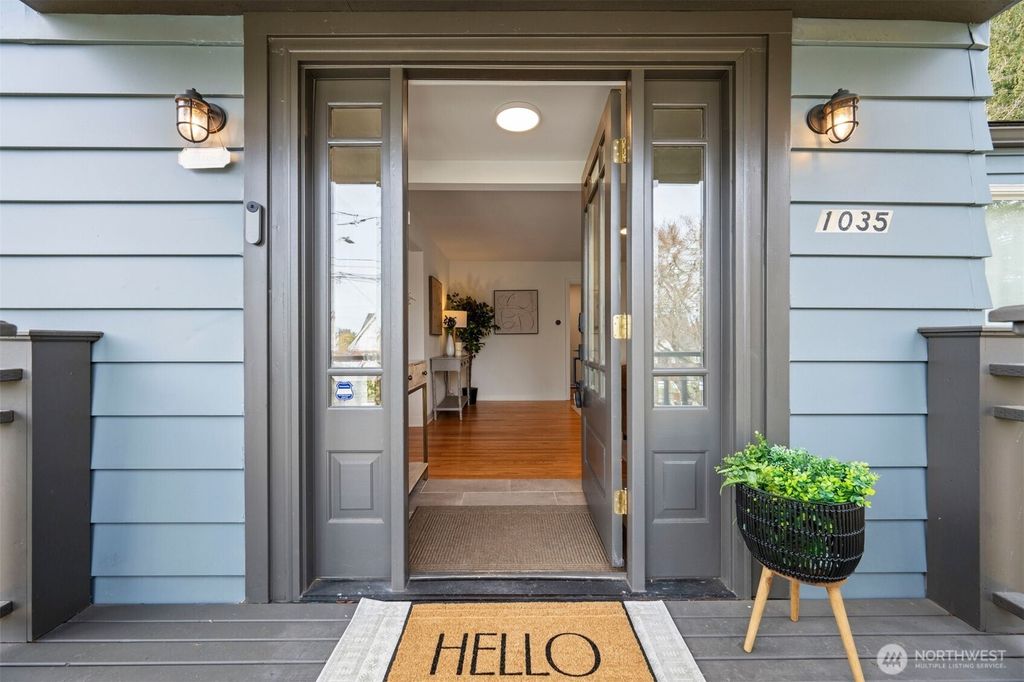 Photo of 1035 NE 100th Street, Seattle, WA 98125 (MLS # 2501328)