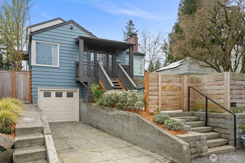 Photo of 1035 NE 100th Street, Seattle, WA 98125 (MLS # 2501328)