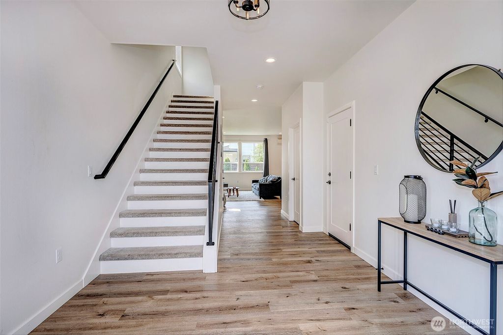 Photo of 122 4th Avenue S, Algona, WA 98001 (MLS # 2430335)