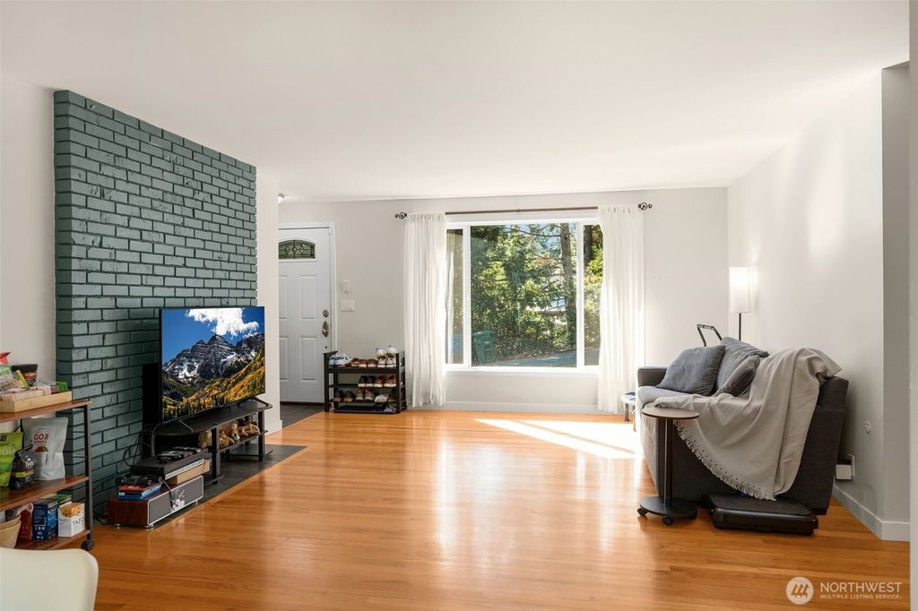 Photo of 1124 NE 147th Street, Shoreline, WA 98155 (MLS # 2431026)