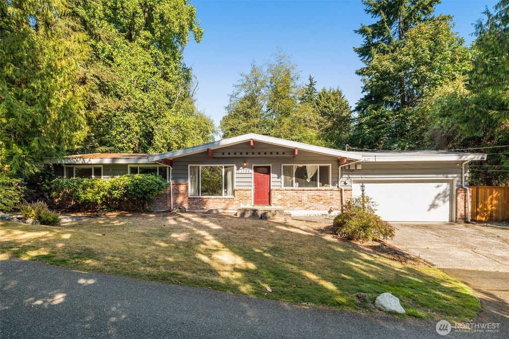 Photo of 1124 NE 147th Street, Shoreline, WA 98155 (MLS # 2431026)