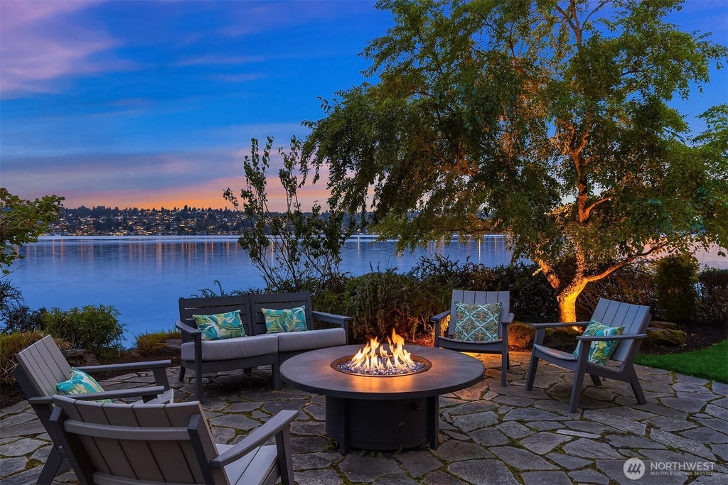 Photo of 8493 W Mercer Way, Mercer Island, WA 98040 (MLS # 2585355)