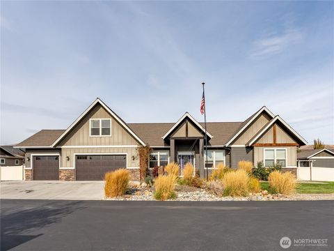 Photo of 410 ERICA Lane, Wenatchee, WA 98801 (MLS # 2448847)