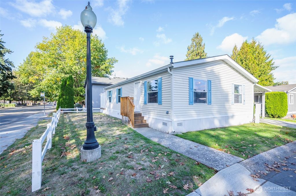 Photo of 607 37th Street SE #77, Auburn, WA 98002 (MLS # 2442257)