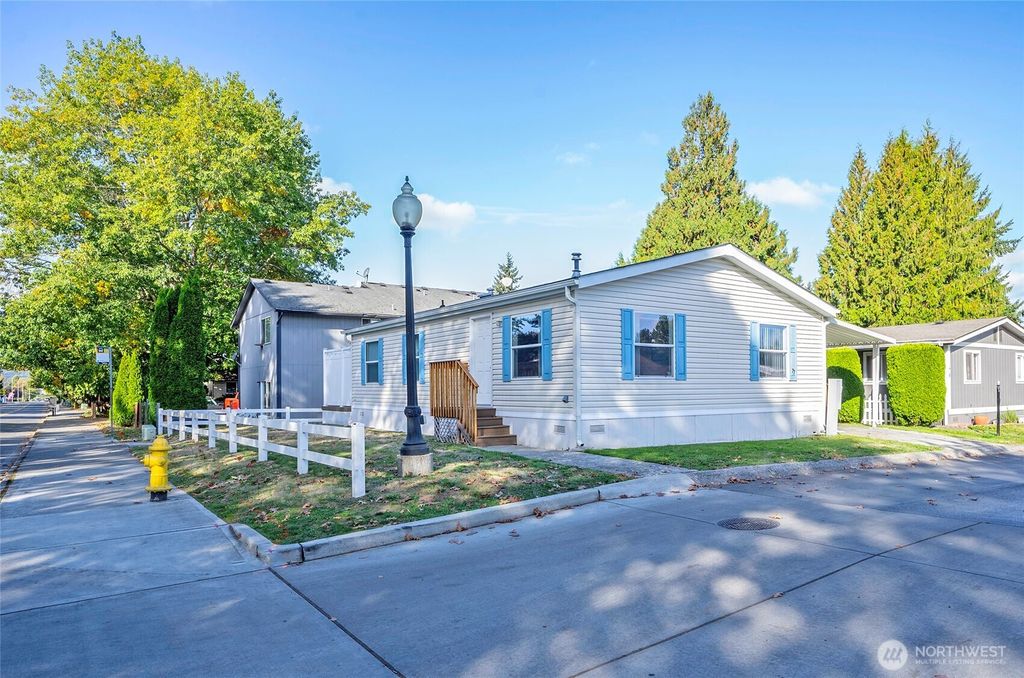 Photo of 607 37th Street SE #77, Auburn, WA 98002 (MLS # 2442257)