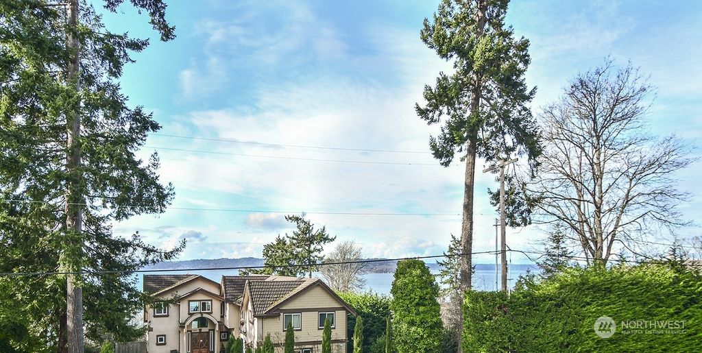 Photo of 903 S 261st Place, Des Moines, WA 98198 (MLS # 2196797)