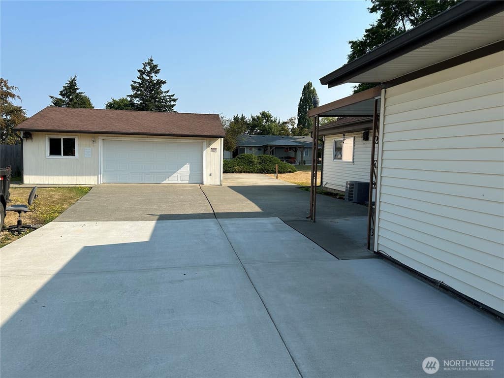 Photo of 603 Gove ST, Steilacoom, WA 98388 (MLS # 2563381)