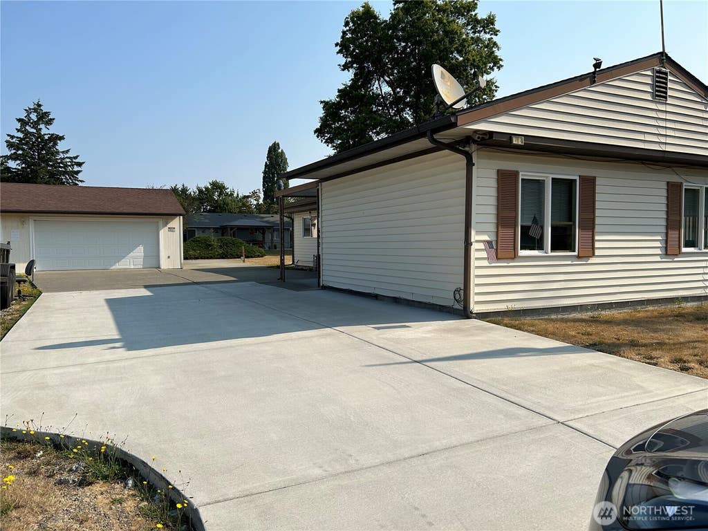 Photo of 603 Gove ST, Steilacoom, WA 98388 (MLS # 2563381)