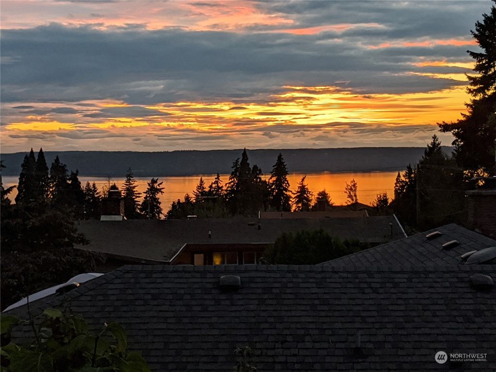 Photo of 225 SW 184th Street, Normandy Park, WA 98166 (MLS # 2046743)