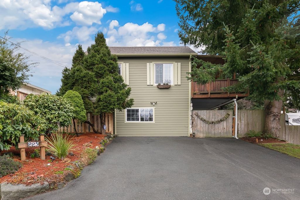 Photo of 225 SW 184th Street, Normandy Park, WA 98166 (MLS # 2046743)