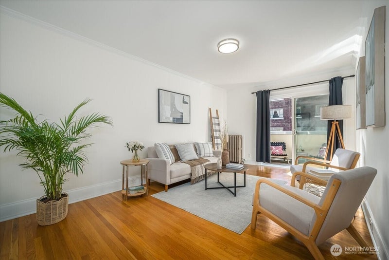 1310 Queen Anne Avenue N 15