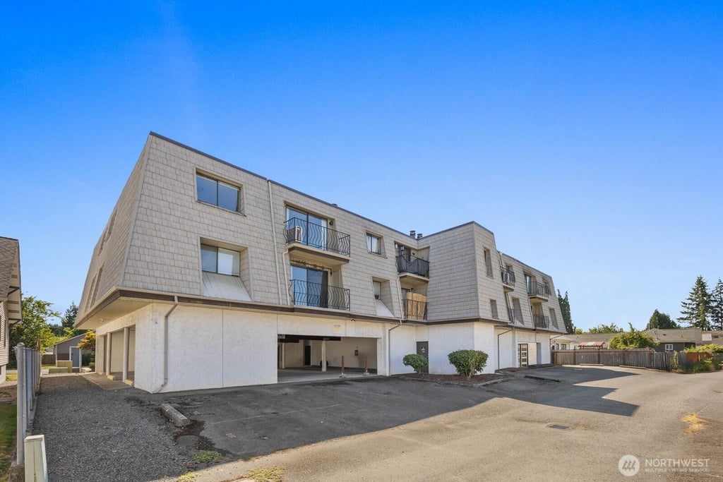 Photo of 435 Williams Avenue N #206, Renton, WA 98057 (MLS # 2561777)