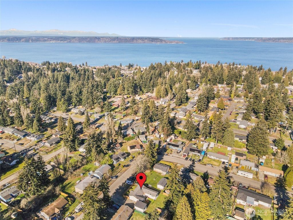 Photo of 30514 7th Avenue SW, Federal Way, WA 98023 (MLS # 2328871)