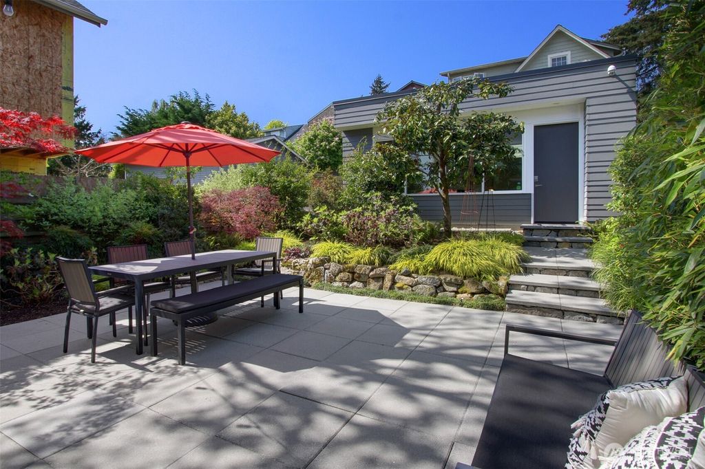 Photo of 621 25th Avenue E, Seattle, WA 98112 (MLS # 2362053)