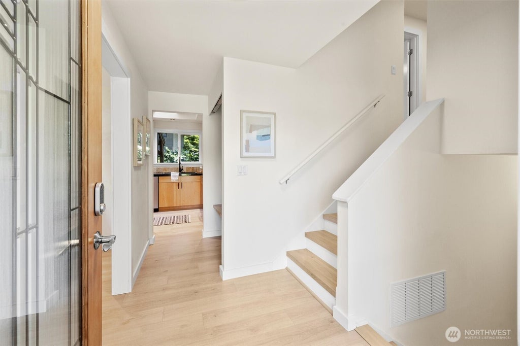 Photo of 14284 120th Place NE, Kirkland, WA 98034 (MLS # 2541487)
