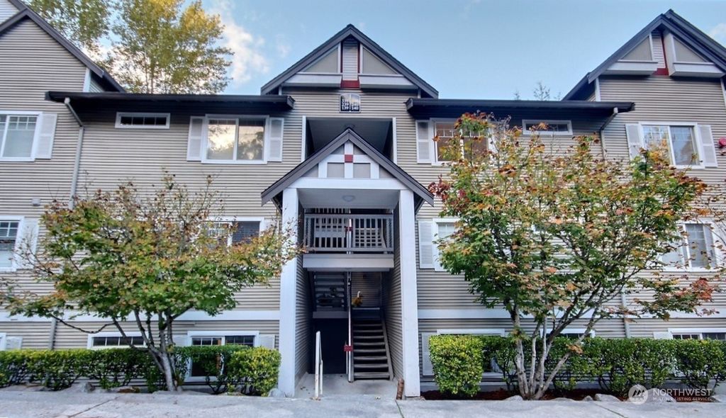 Photo of 18501 SE Newport Way #J340, Issaquah, WA 98027 (MLS # 2309453)