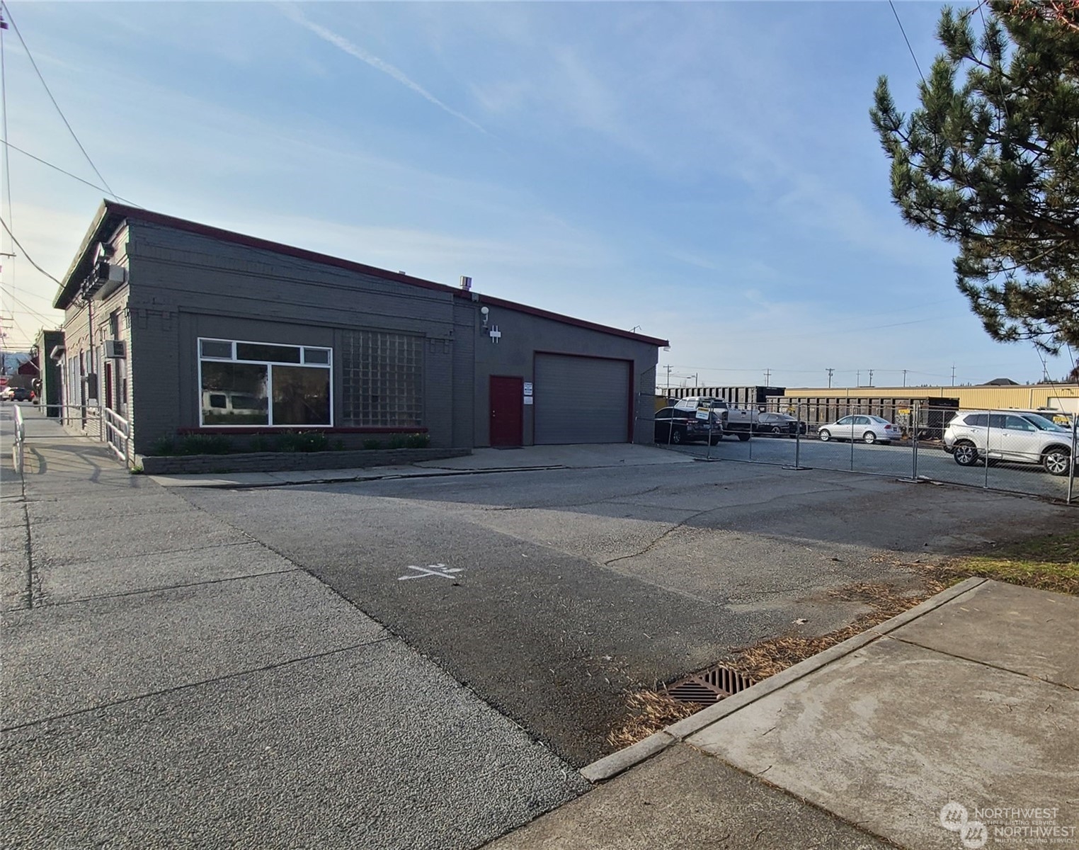 135 E Hill Street