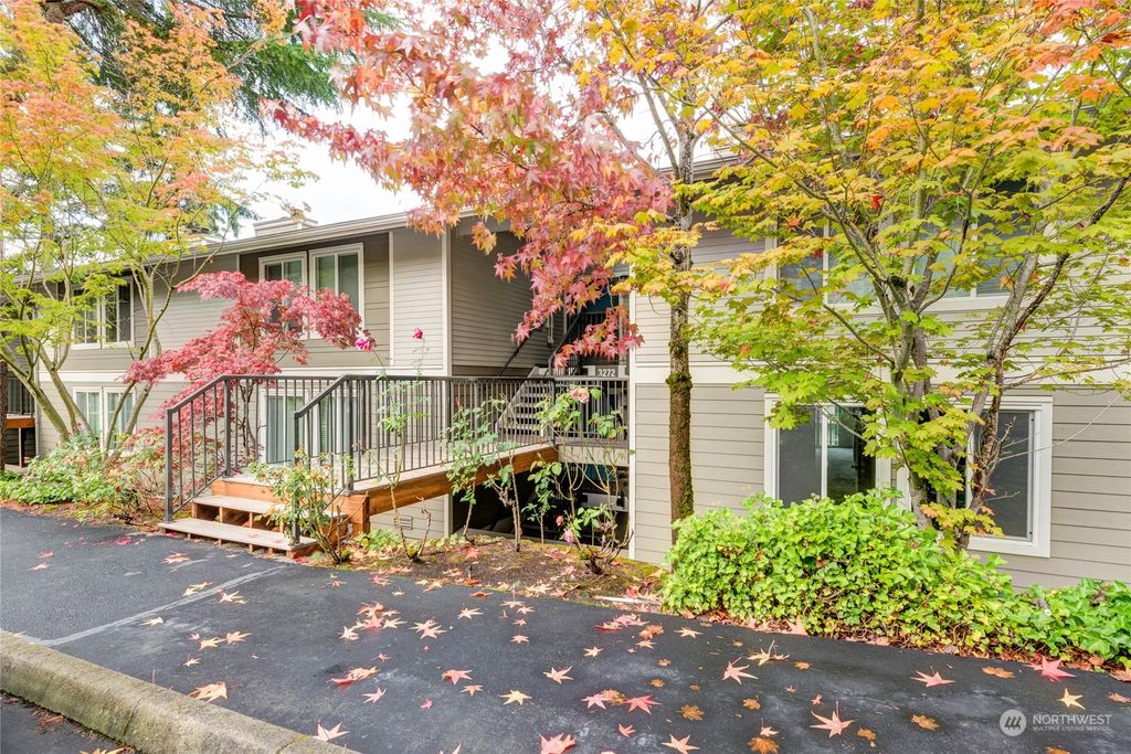 Photo of 3272 80th Avenue SE #2, Mercer Island, WA 98040 (MLS # 2172723)