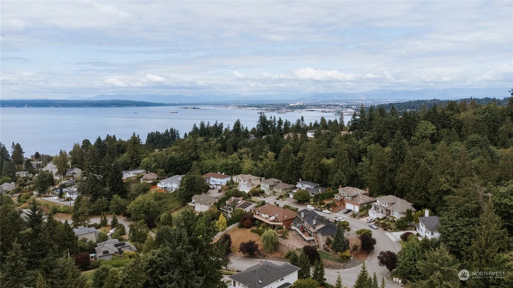 Photo of 5027 Nichols Place, Everett, WA 98203 (MLS # 2147410)