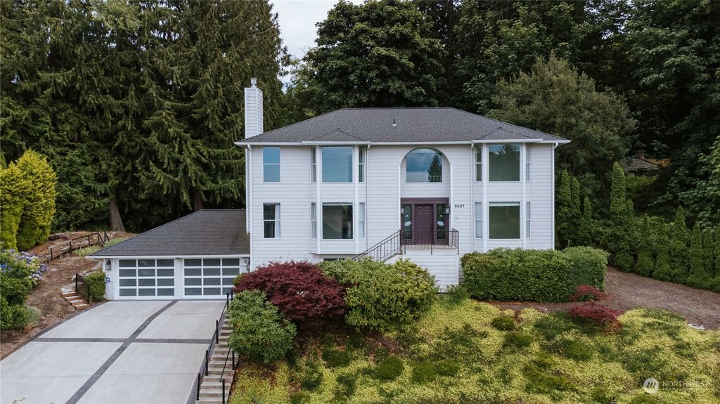 Photo of 5027 Nichols Place, Everett, WA 98203 (MLS # 2147410)