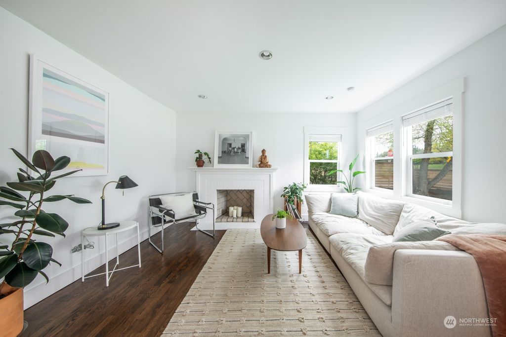 Photo of 5401 26th Avenue SW, Seattle, WA 98106 (MLS # 2230471)