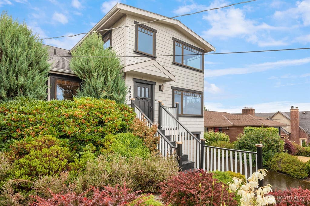 Photo of 2626 W Boston Street, Seattle, WA 98199 (MLS # 2556205)