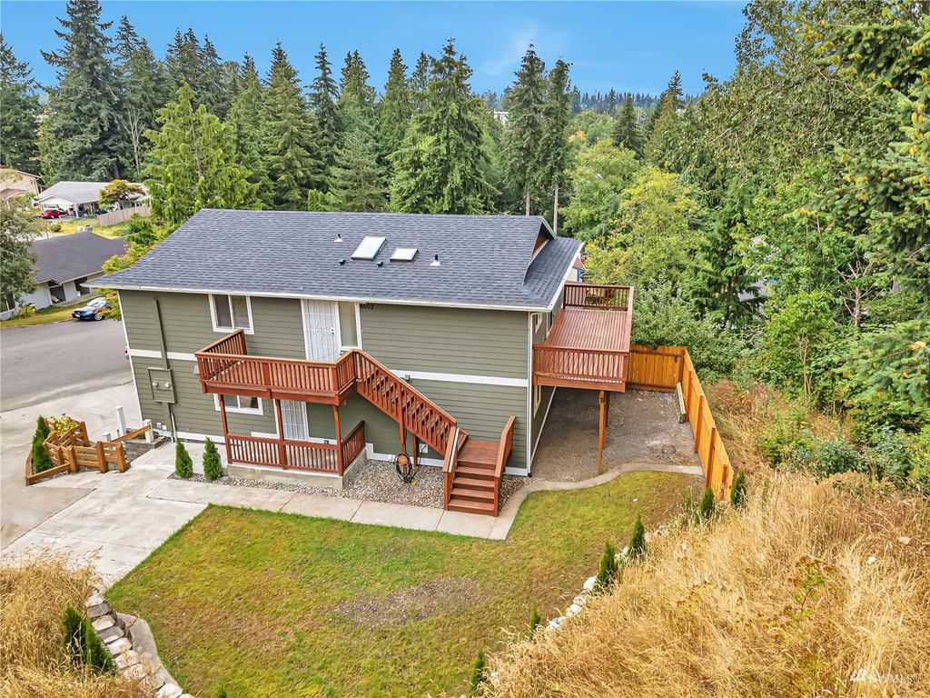 Photo of 6002 Kenwood Drive, Everett, WA 98203 (MLS # 1980145)