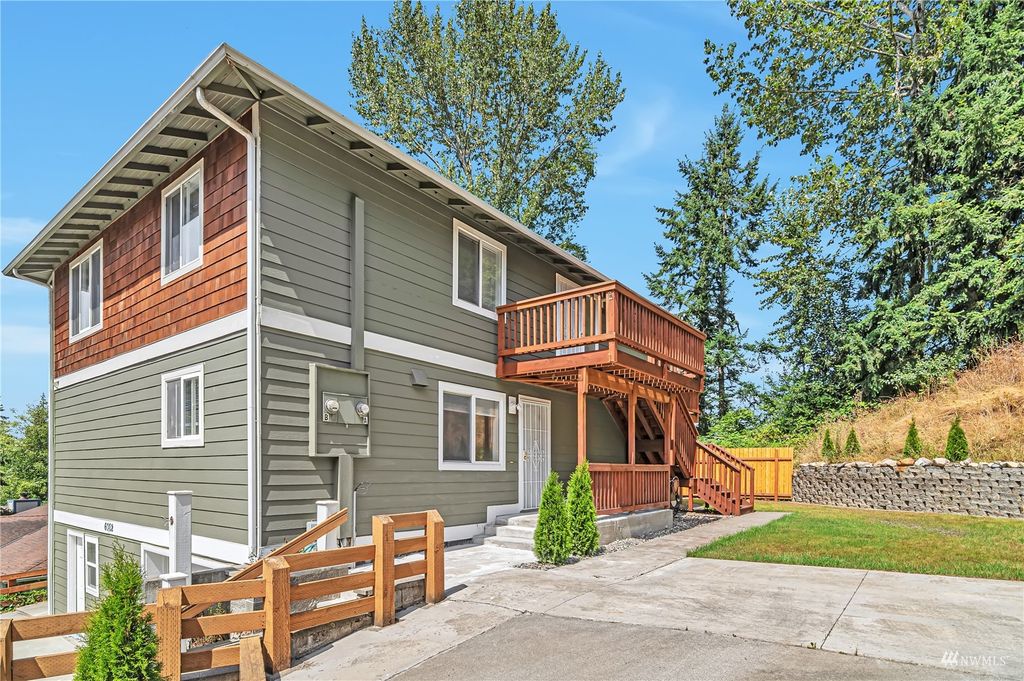 Photo of 6002 Kenwood Drive, Everett, WA 98203 (MLS # 1980145)