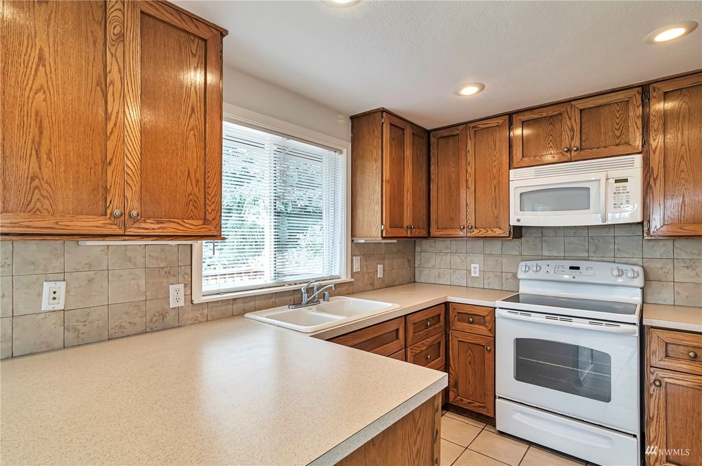 Photo of 6002 Kenwood Drive, Everett, WA 98203 (MLS # 1980145)
