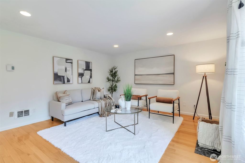Photo of 1035 156th Avenue NE #29, Bellevue, WA 98007 (MLS # 2505305)