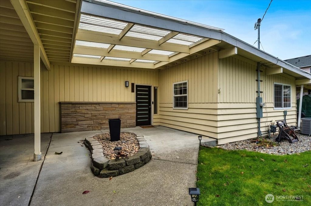 Photo of 671 Blaine Avenue NE, Renton, WA 98056 (MLS # 2336529)